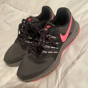 Women’s Nike Shoes 8.5